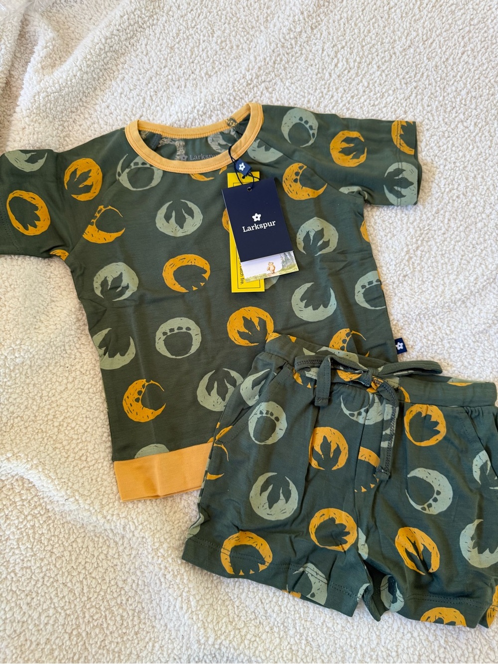 Larkspur Dino green yellow print shorts set
NWT 18-24 month Pajama Set new!